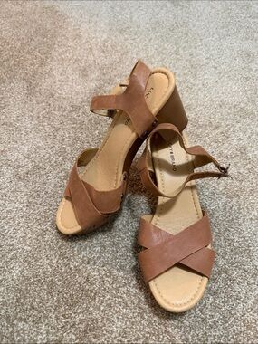 Lucky Brand Cognac Brown Leather Cross-Strap Block Heel Sandals